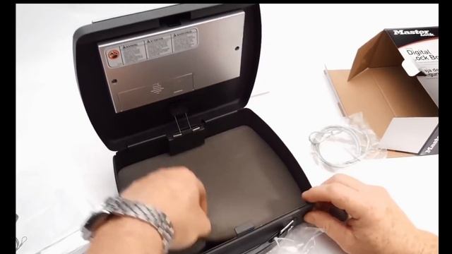 Кеш бокс для наличных или пистолета Master Lock P008EML EL смотреть онлайн