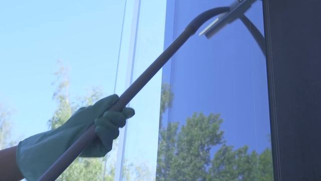 Cleaning a sunroom or a patio cover смотреть онлайн