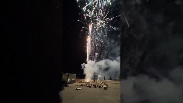 2023, Тбилиси, Мтацминда. Эпицентр городского фейерверка #tbilisi #mtatsminda смотреть онлайн