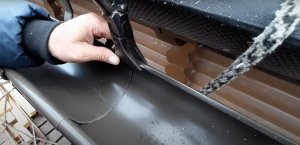 Cамая надежная стыковка металлических водосточных желобов Grand Line