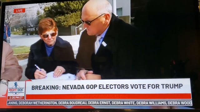 GOP electors cast vote for Trump in GA,PA,NV смотреть онлайн