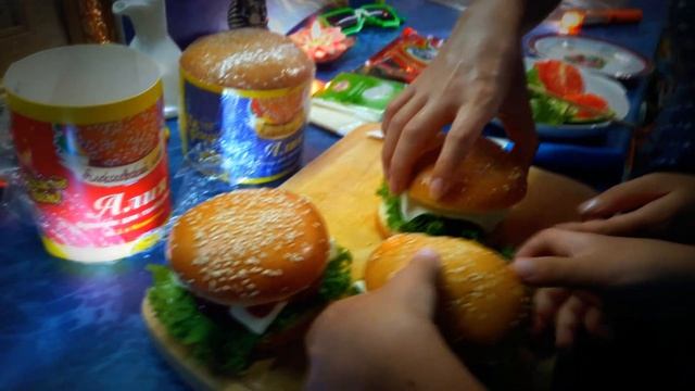 СЕБЕСТОИМОСТЬ ГАМБУРГЕРА? смотреть онлайн