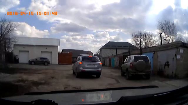 Как не глядя сдают назад