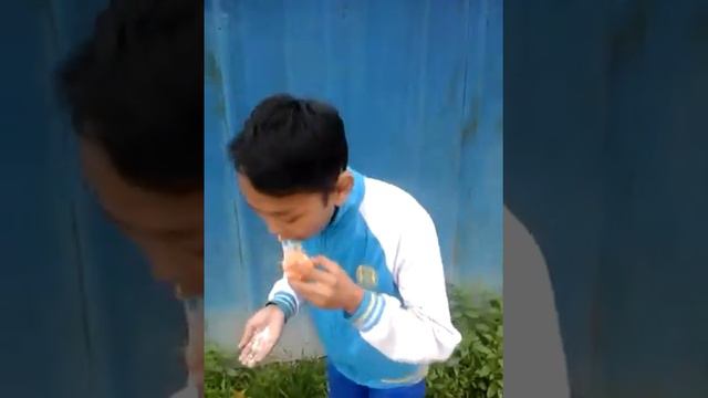 Вызов принят ! Я лошара , кушаю все чего нельзя кушать ! SOS! смотреть онлайн