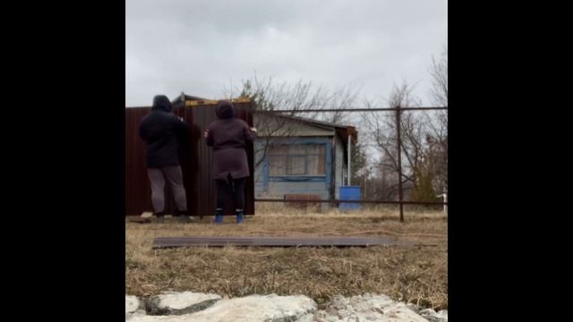 Забор из профнастила своими руками.Спрятались от соседей? 6 соток смотреть онлайн