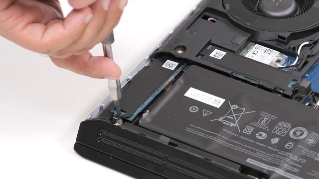 How to replace the solid-state drive in M.2 slot 2 on Alienware Area51m r2 смотреть онлайн