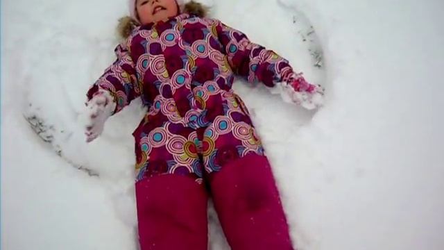 Делаем Ангела на снегу смотреть онлайн