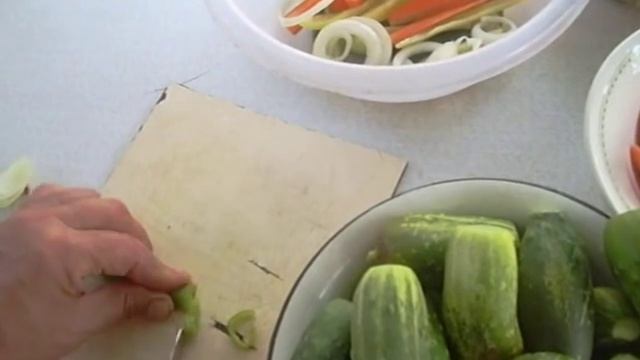 Салат из огурцов, перца, моркови на зиму. Пикантный салат.Salad  Of  Cucumbers  For  Winter