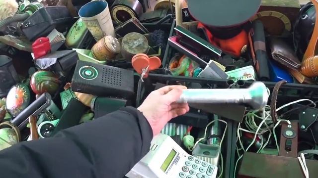 ЧТО ПОКУПАЮТ ЛЮДИ В СКУПКАХ | АКЦИЯ ВСЁ ПО 300 | ВНЕЗАПНЫЙ ГОСТЬ смотреть онлайн