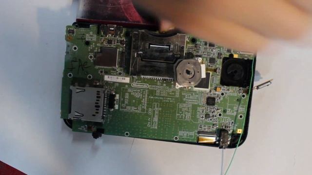 How To Take Apart A Nintendo 3DS XL