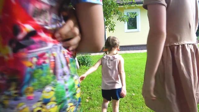 Старшая сестра и брат против вредной младшей смотреть онлайн