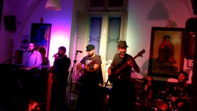 FUTURA (Lucio Dalla) - BananaRepublicBand (Vecchio Caffè - Giovinazzo,26.2.2015) смотреть онлайн