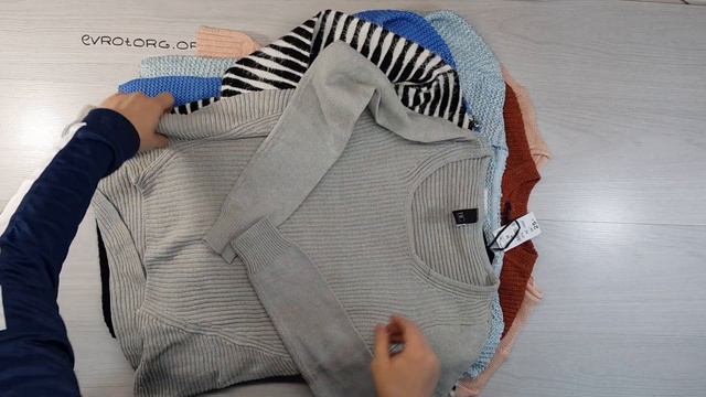 E1 04070 Mix ladies sweaters HK (Женские свитера) №4 5,2 кг 14,80€ за кг 13 шт смотреть онлайн