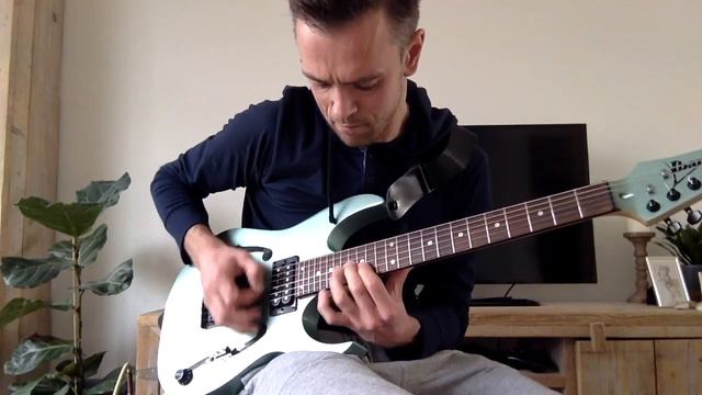 Having so much #shredfun with this little new one. #pgmm21 #ibanez #arpeggios смотреть онлайн