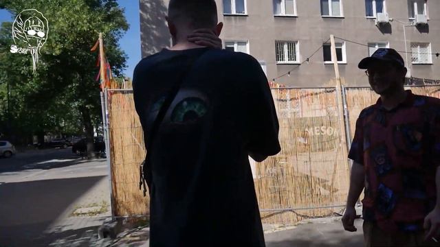 Продаем теперь на рынке | Ворвались на базар в Варшаву смотреть онлайн