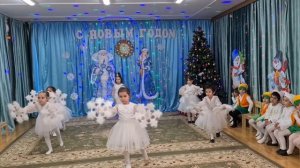 танец снежинок "Снежные бабочки" ( средняя группа)
