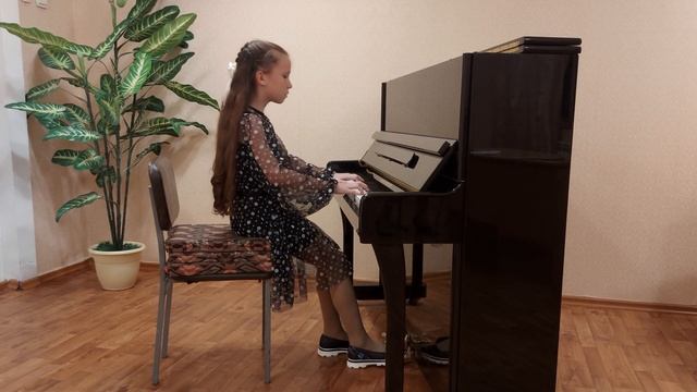 Горбачева София, 11 лет исполняет В. Коровицын "Солнечный лучик ". смотреть онлайн