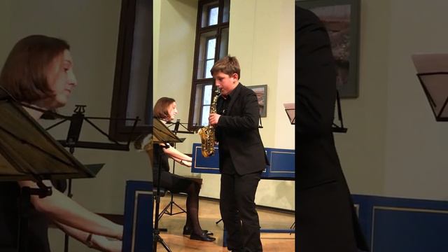 J.S.Bach: Sonate in g-moll BWV 1020 Marton Bubreg(12years old) смотреть онлайн