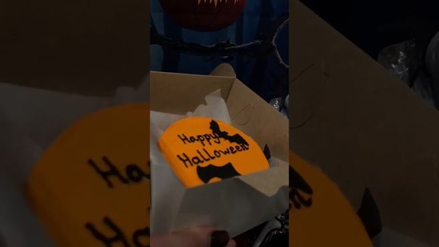 Какой шикарный тортик?#halloween #хэллоуин #хэллоуин2022 #halloweencake смотреть онлайн
