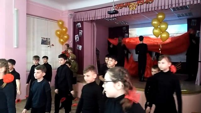 КРАСНЫЕ МАКИ смотреть онлайн