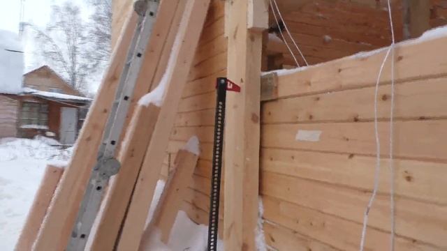 Самодельный подъёмный кран. Поднимаем повыше (до крыши) Homemade crane. We raise it higher. смотреть онлайн