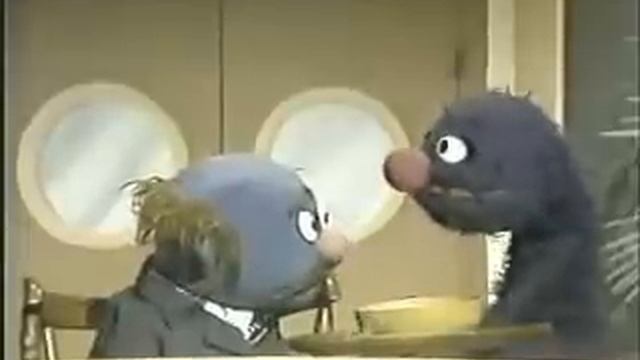 Classic Sesame Street - what should Grover bring first? смотреть онлайн