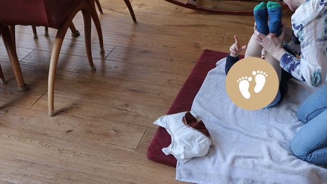 HOW TO CHANGE A DIRTY NAPPY STEP BY STEP | CLOTH DIAPERS | MOM HACKS смотреть онлайн