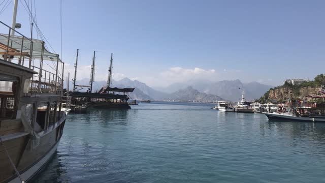 Прогулка на яхте в Турции (часть экскурсии Старый город, Анталья) смотреть онлайн