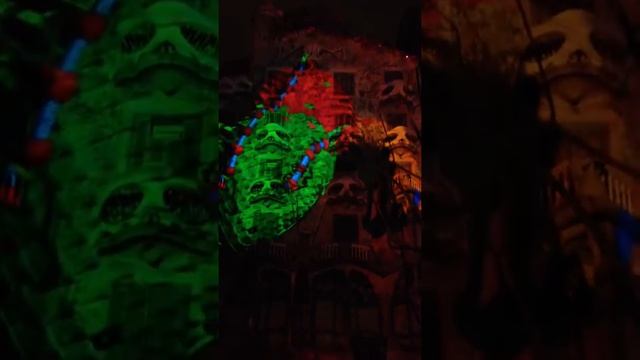 Light Show on Gaudi's Casa Batllo смотреть онлайн