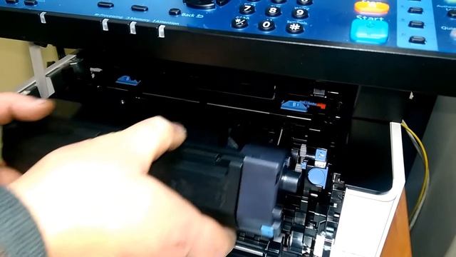 Замена картриджа tk-1170 в МФУ Kyocera M2040DN смотреть онлайн