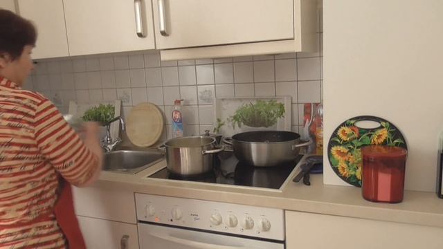 Картофельное пюре с тушенной капустой на сметане. смотреть онлайн