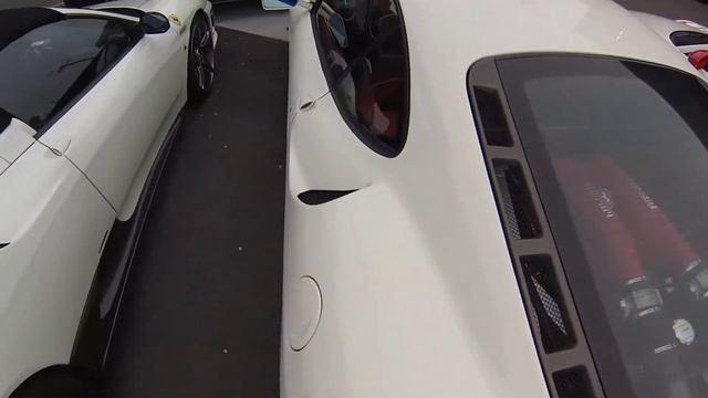 フェラーリエンジンルームを覗く смотреть онлайн