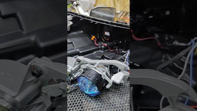 Mitsubishi Outlander 3 рестайлинг установка bi-led линз Aozoom a6+ смотреть онлайн