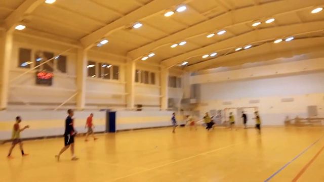 Русский таджикский команда играет футбол в приполярный стадион. смотреть онлайн