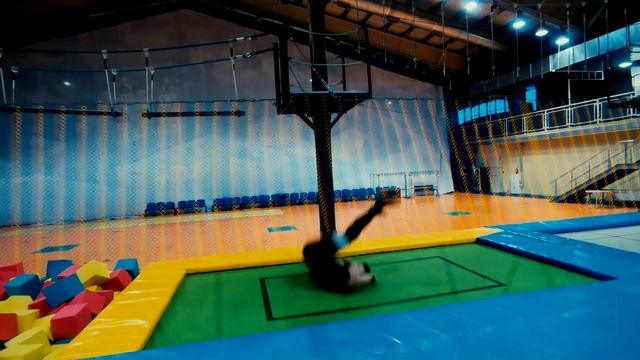 Vinе Video"Ситуация в батутном центре" Twist in Air смотреть онлайн