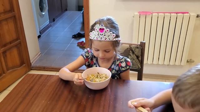 Ушла жена и оставила одного с 4-мя детьми! Хата на Тата. смотреть онлайн