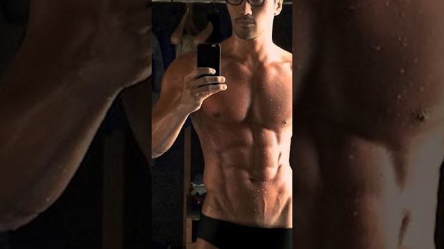 Он годится тебе в дедушки и вот почему смотреть онлайн