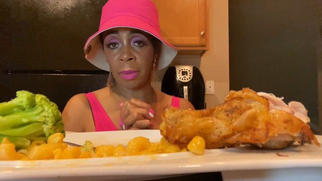 Eating Fried Chicken,Macaroni and Cheese, Broccoli | Mukbang смотреть онлайн