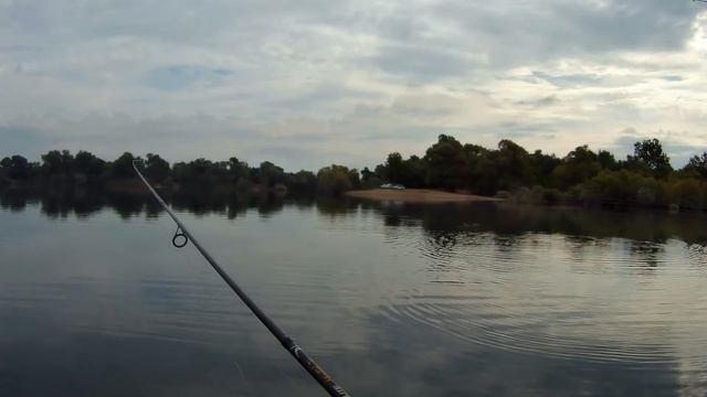 Джиг спиннинг на карьерах с лодки шикарный окунёвый клёв. смотреть онлайн