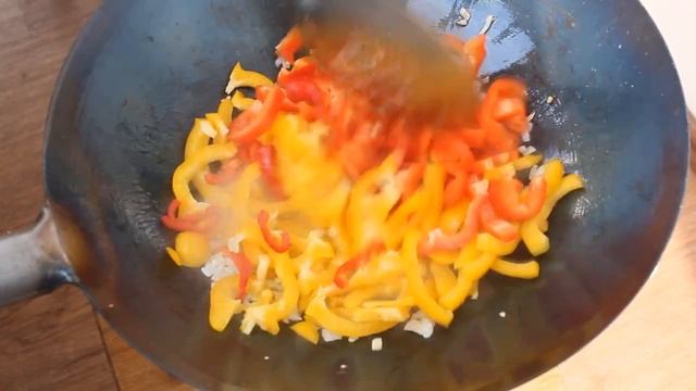 Рис с морепродуктами в воке.mp4