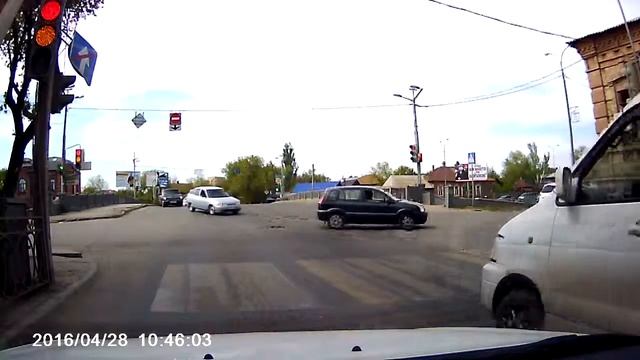 Ребенок открыл дверь на ходу смотреть онлайн