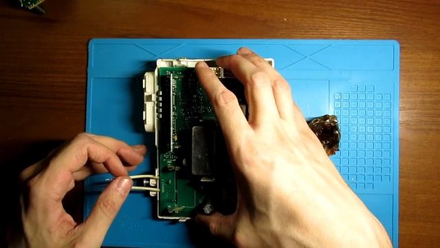 Ремонт блока управления стиральной машины INDESIT WISL 83 смотреть онлайн