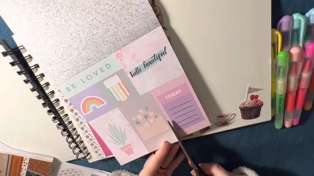 ASMR Decorate the sketchbook with stickers Eng sub?АСМР Украшаю альбом ? #asmr #blueyeti #stickers смотреть онлайн