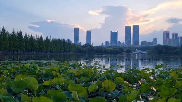 Парк Мучеников в Чанша, Китай - УЖАС или КРАСОТА? Hunan Martyr's Park смотреть онлайн