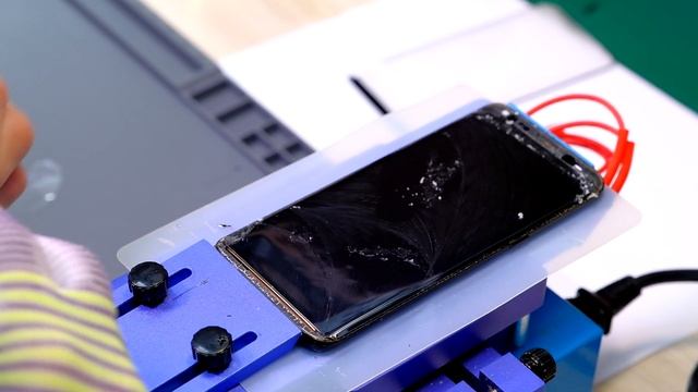 Замена стекла Galaxy S8 SM-G950F в нашем сервисном центре смотреть онлайн