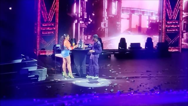 Usher Serenading to Ol' School Slow Jams #LasVegasResidency - 7/29/2022 смотреть онлайн