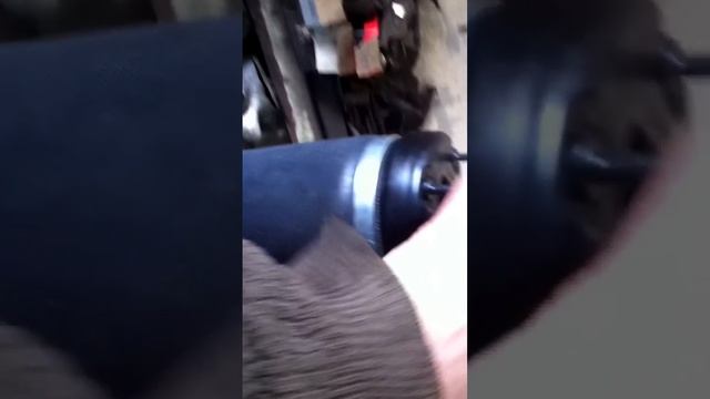Замена пневмо подушки передней GL Ml 164 Mercedes смотреть онлайн