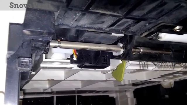 Xerox 3550, замена ролика подачи бумаги Replacing the feed roller смотреть онлайн