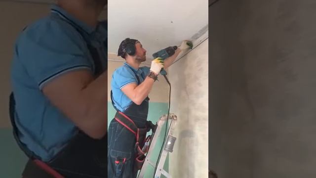 Как сверлить стены не пачкая обои при монтаже профиля для натяжных потолков смотреть онлайн