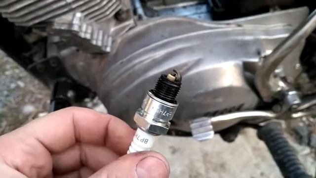 ИЖ Планета 5. Проверяю цвет свечи.